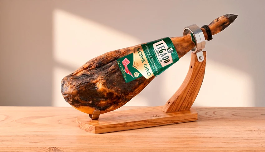 Pata de jamón Legado Ibérico en jamonero